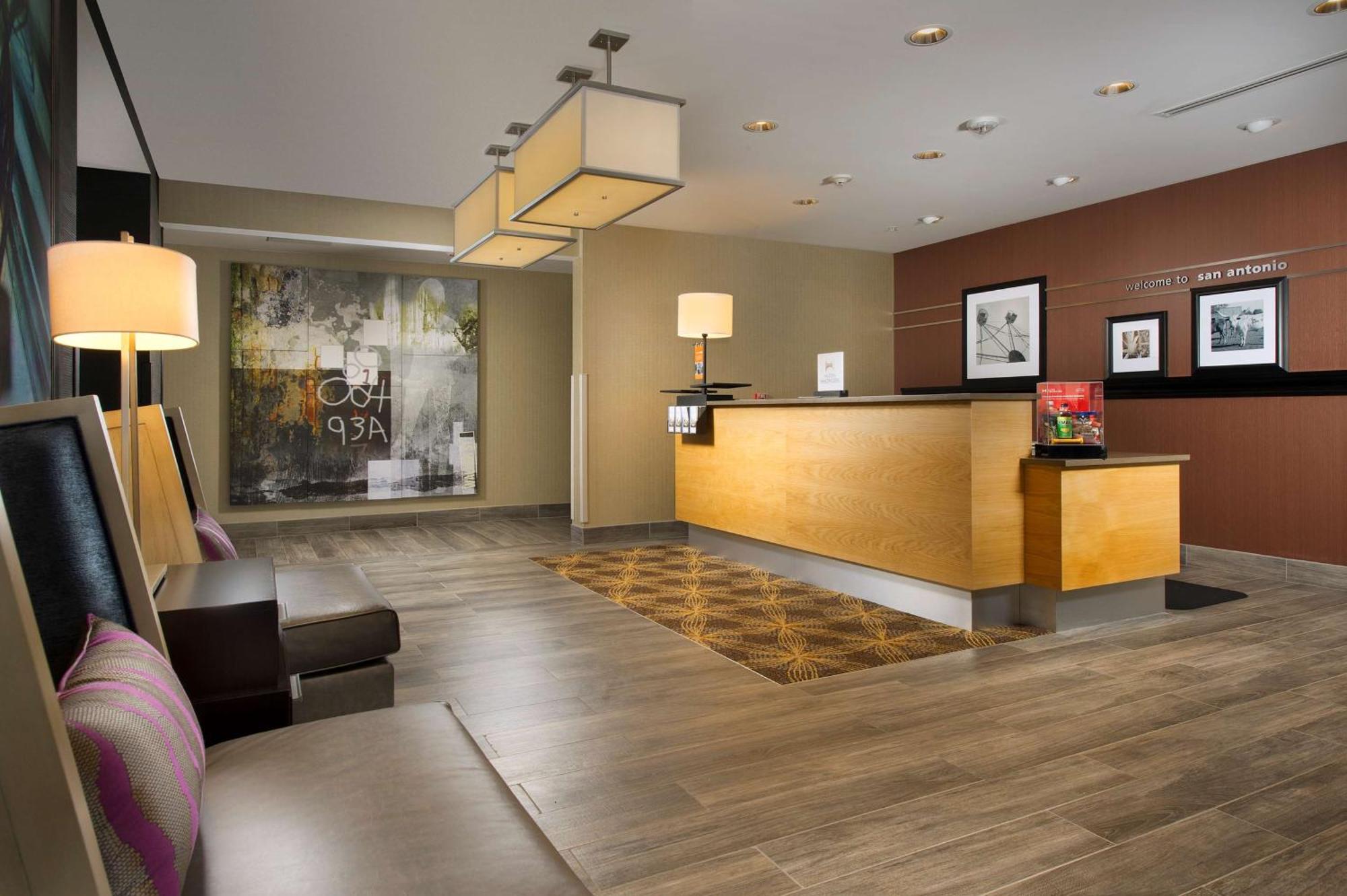 Hampton Inn & Suites San Antonio Northwest/Medical Center Exterior photo